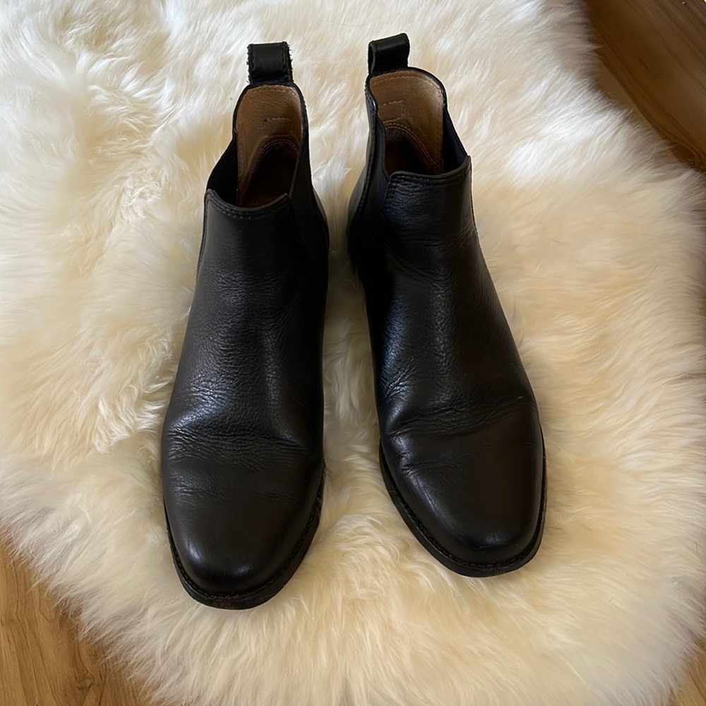 Madewell women’s Chelsea boot black